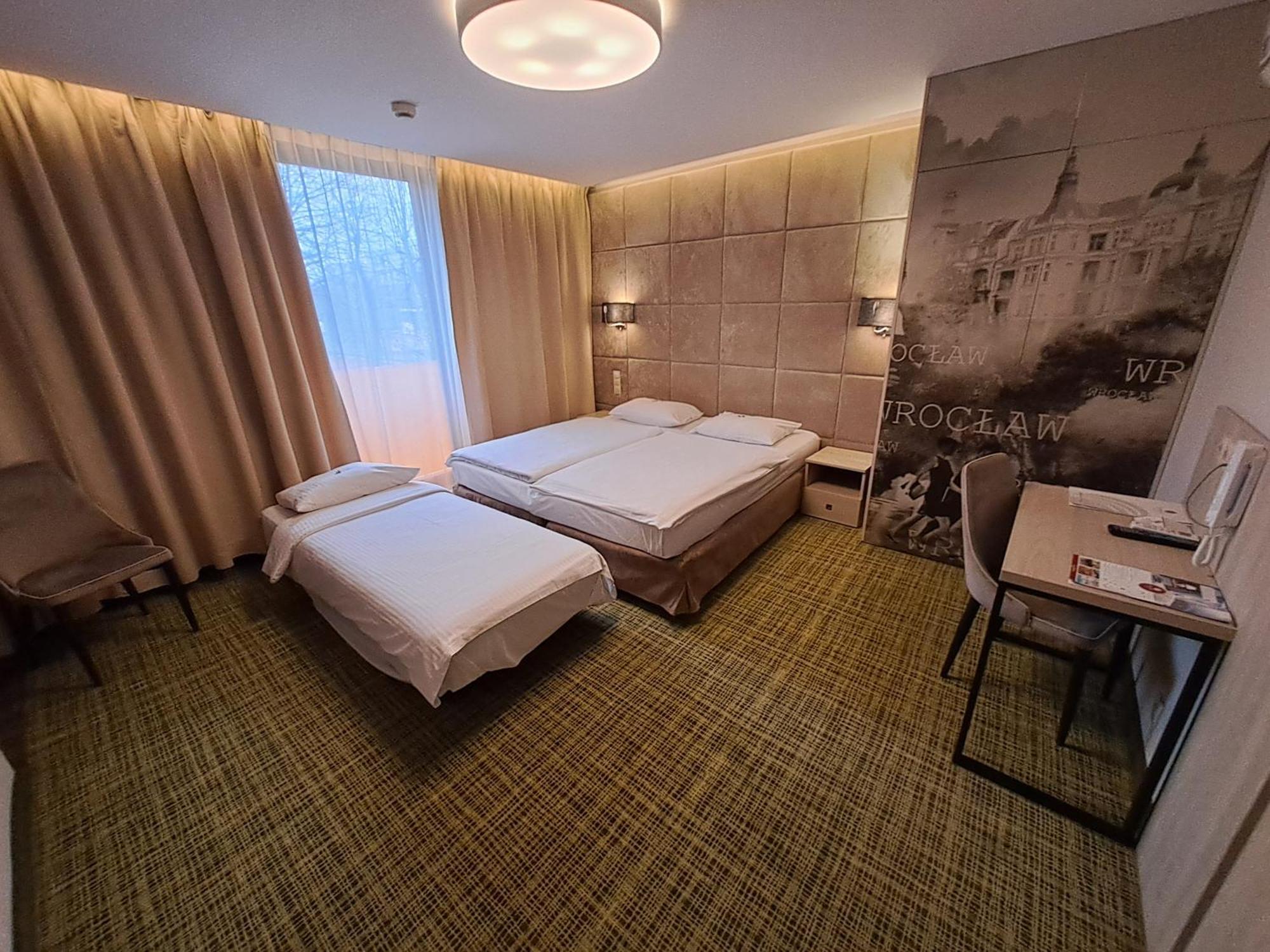 Citi Hotel'S Вроцлав Екстериор снимка